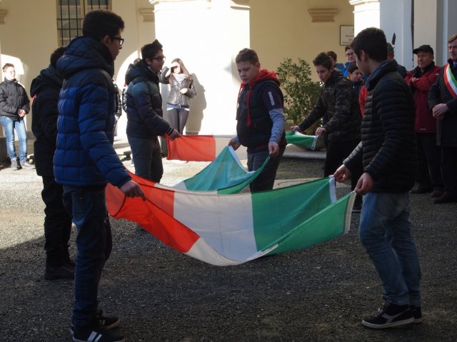 11.02.2014 - lomaggio ai 3 martiri 2 dei ragazzi delle medie  archivio franco brunetta_1067x800